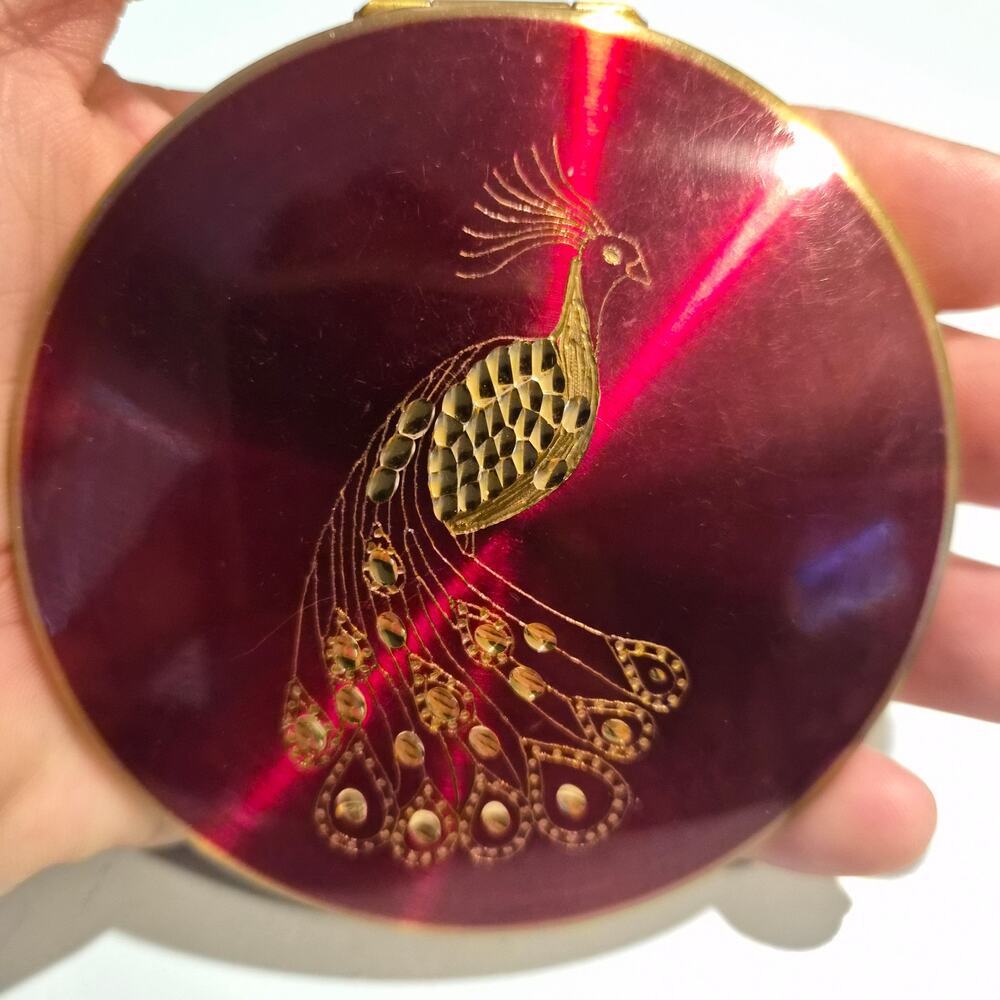 Vintage Stratton England Peacock Makeup Compact Red Lucite Hand Engraved - Picture 2 of 7